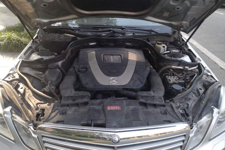 Used Mercedes-Benz E-Class 2009 E 300 Elegant Model Engine Bay