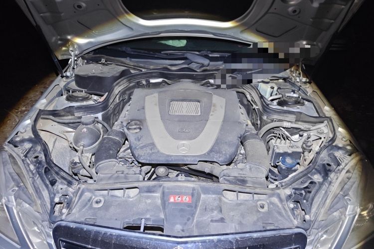 Used Mercedes-Benz E-Class 2009 E 300 Fashion Model Engine Bay