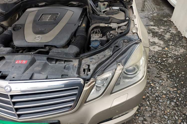 Used Mercedes-Benz E-Class 2009 E 300 Fashion Model Engine Bay Left