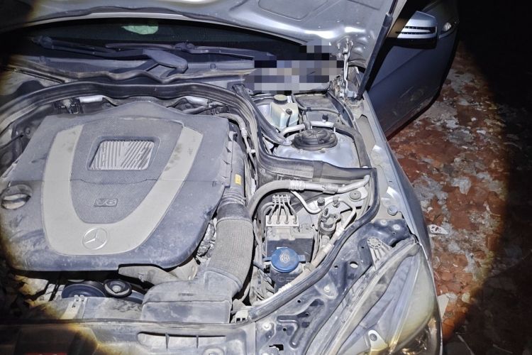 Used Mercedes-Benz E-Class 2009 E 300 Fashion Model Engine Bay Left