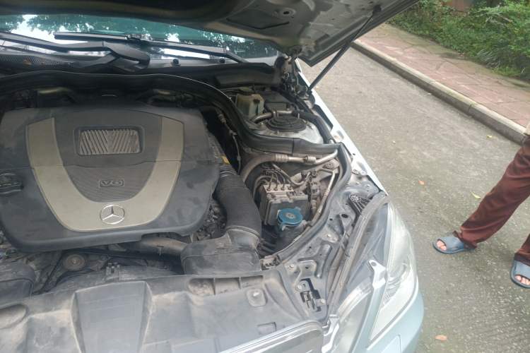 Used Mercedes-Benz E-Class 2009 E 300 Elegant Model Engine Bay Left