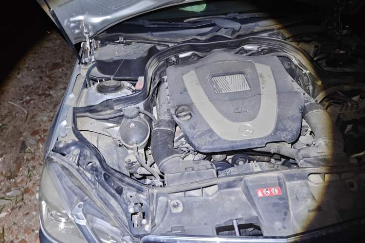 Used Mercedes-Benz E-Class 2009 E 300 Fashion Model Engine Bay Right
