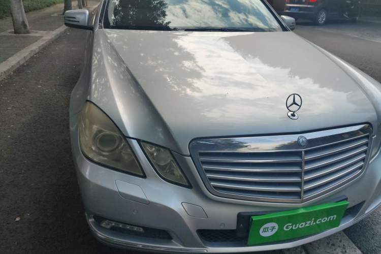 Used Mercedes-Benz E-Class 2009 E 300 Elegant Model Engine Bay Right