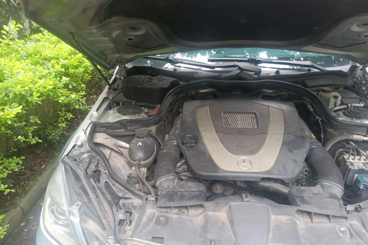 Used Mercedes-Benz E-Class 2009 E 300 Elegant Model Engine Bay Right