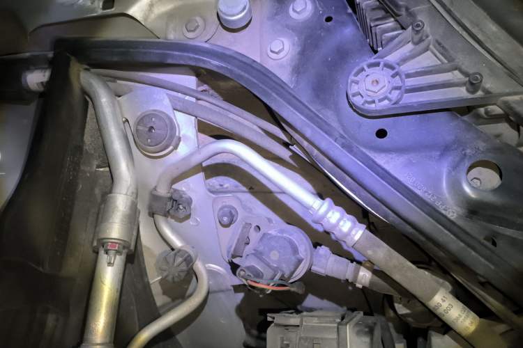 Used Mercedes-Benz E-Class 2009 E 300 Fashion Model Engine Bay Right