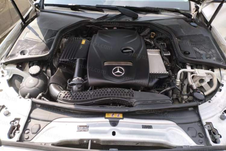 Used Mercedes-Benz E-Class 2009 E 300 Fashion Model Engine Bay