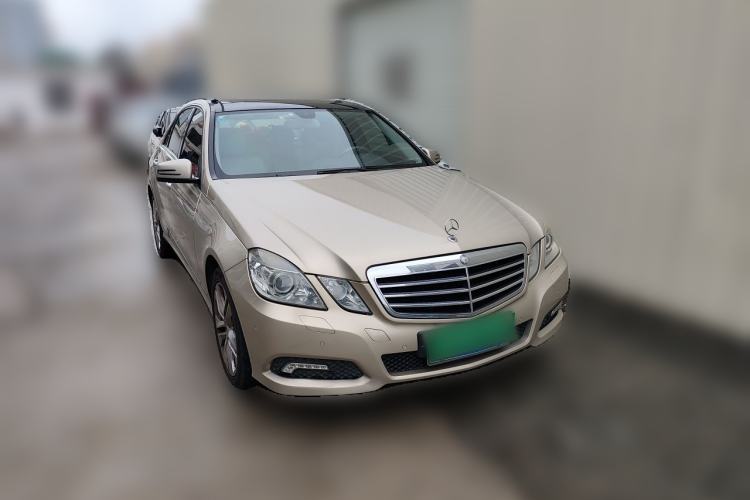 Used Mercedes-Benz E-Class 2009 E 300 Fashion Model Front Right 45 Deg
