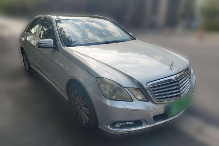 Used Mercedes-Benz E-Class 2009 E 300 Elegant Model Front Right 45 Deg