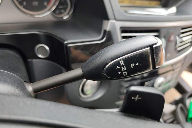 Used Mercedes-Benz E-Class 2009 E 300 Fashion Model Gear Lever