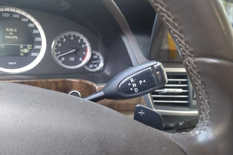 Used Mercedes-Benz E-Class 2009 E 300 Elegant Model Gear Lever
