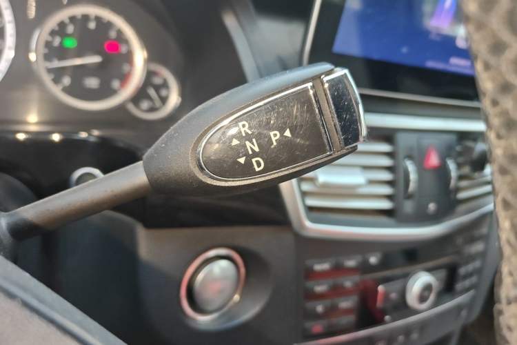 Used Mercedes-Benz E-Class 2009 E 300 Fashion Model Gear Lever