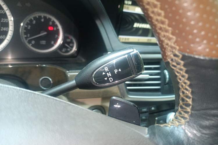 Used Mercedes-Benz E-Class 2009 E 300 Elegant Model Gear Lever