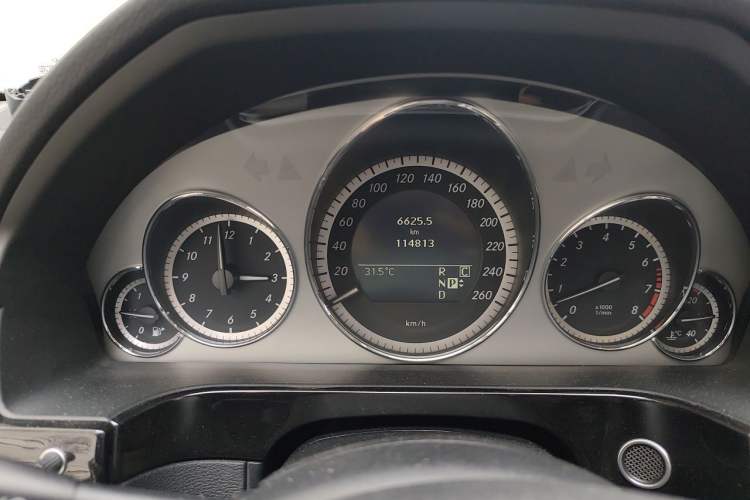 Used Mercedes-Benz E-Class 2009 E 300 Fashion Model Instrument Cluster