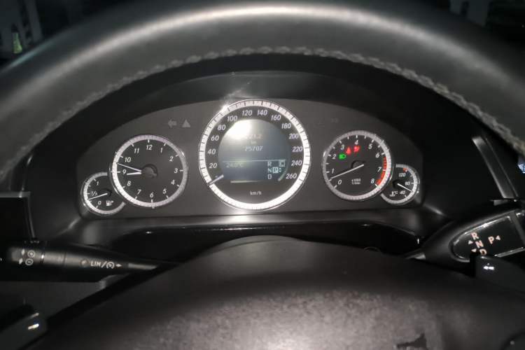 Used Mercedes-Benz E-Class 2009 E 300 Fashion Model Instrument Cluster