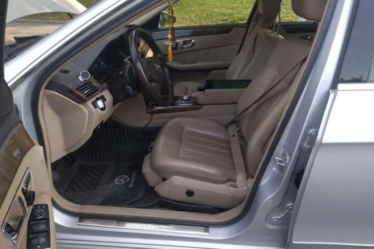 Used Mercedes-Benz E-Class 2009 E 300 Elegant Model Left Front Seat