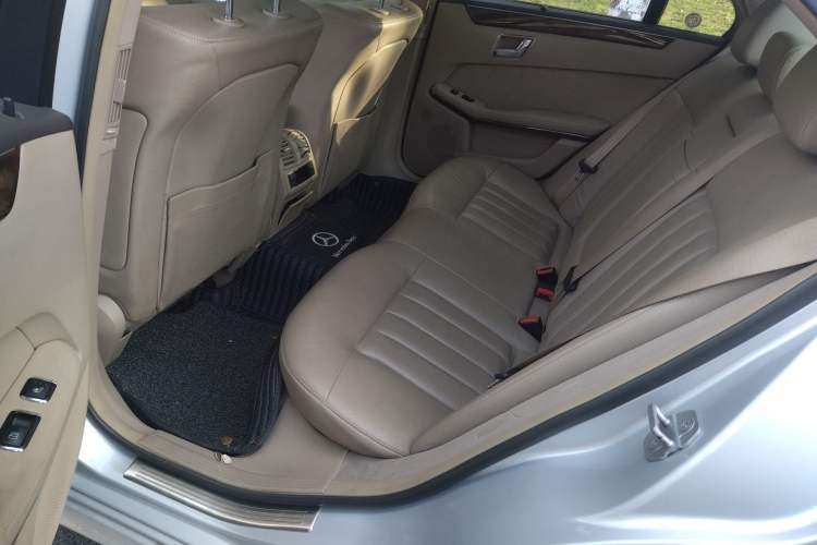 Used Mercedes-Benz E-Class 2009 E 300 Elegant Model Left Rear Seat