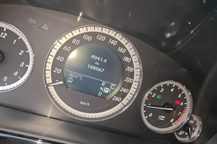 Used Mercedes-Benz E-Class 2009 E 300 Fashion Model Odometer Close Up