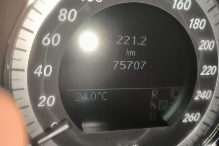 Used Mercedes-Benz E-Class 2009 E 300 Fashion Model Odometer Close Up