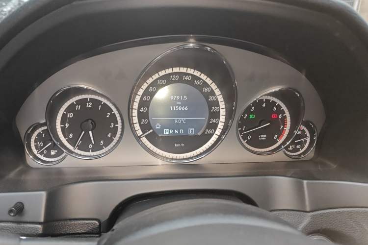 Used Mercedes-Benz E-Class 2009 E 350 Coupe Odometer Close Up