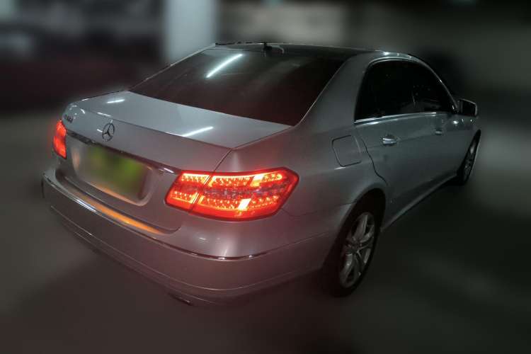Used Mercedes-Benz E-Class 2009 E 300 Fashion Model Rear Right 45 Deg