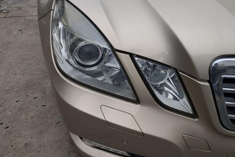 Used Mercedes-Benz E-Class 2009 E 300 Fashion Model Right Front Headlight