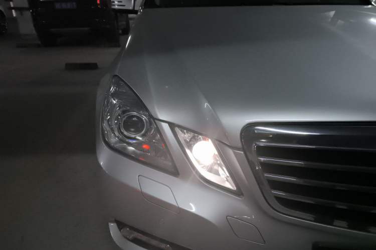Used Mercedes-Benz E-Class 2009 E 300 Fashion Model Right Front Headlight