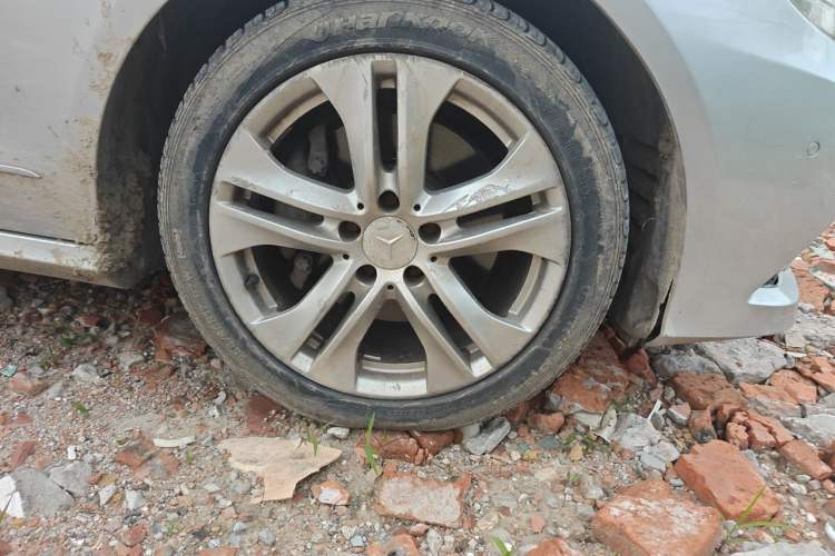 Used Mercedes-Benz E-Class 2009 E 300 Fashion Model Right Front Wheel Hub