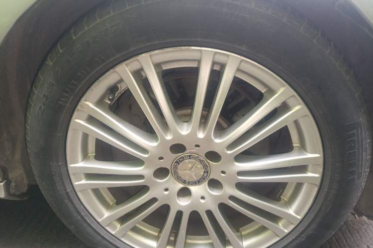 Used Mercedes-Benz E-Class 2009 E 300 Elegant Model Right Front Wheel Hub