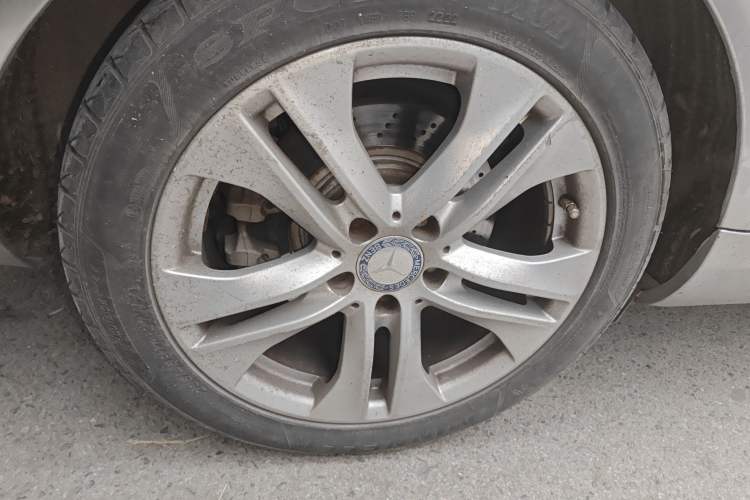 Used Mercedes-Benz E-Class 2009 E 350 Coupe Right Front Wheel Hub