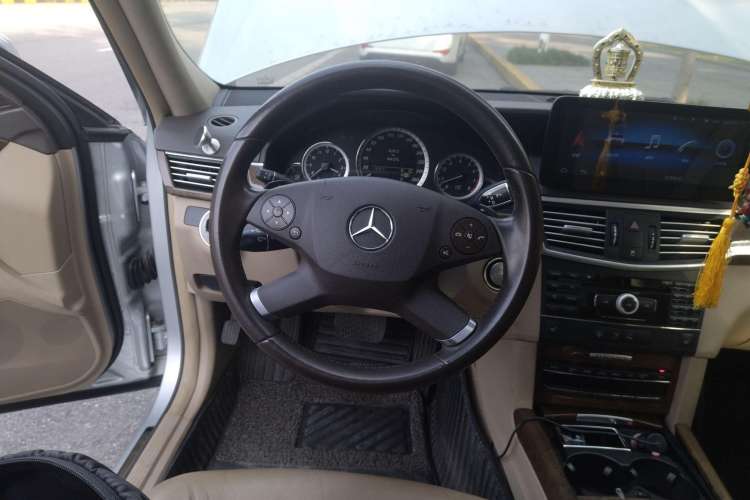 Used Mercedes-Benz E-Class 2009 E 300 Elegant Model Steering Wheel