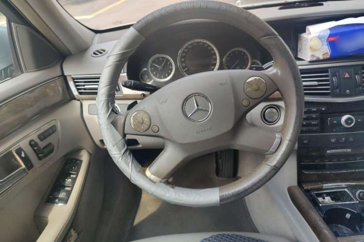 Used Mercedes-Benz E-Class 2009 E 300 Elegant Model Steering Wheel