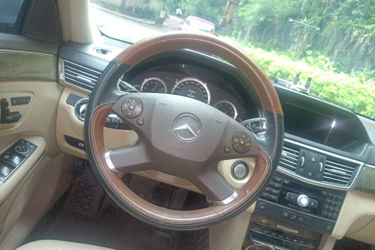 Used Mercedes-Benz E-Class 2009 E 300 Elegant Model Steering Wheel