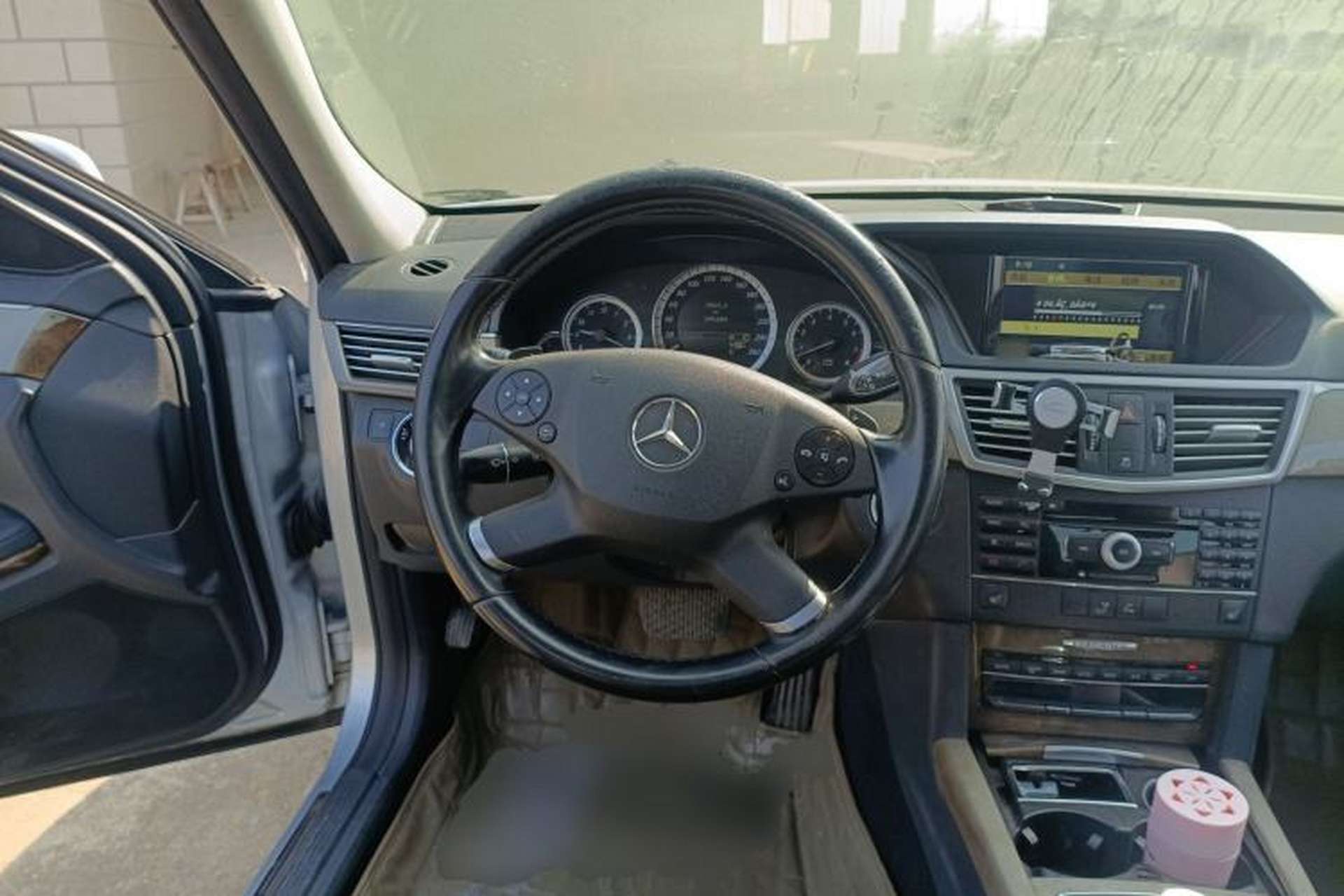Used Mercedes-Benz E-Class 2009 E 300 Elegant Model Steering Wheel