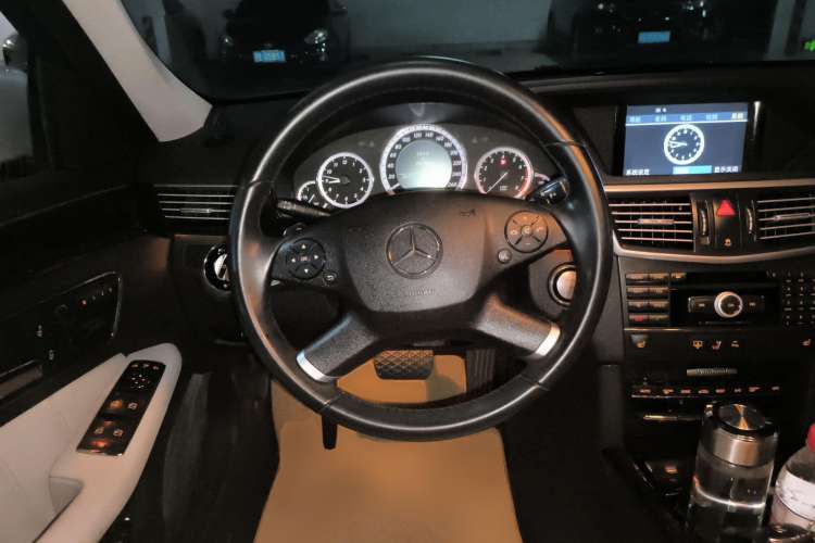Used Mercedes-Benz E-Class 2009 E 300 Fashion Model Steering Wheel