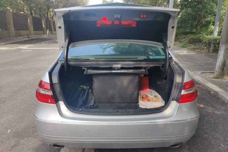 Used Mercedes-Benz E-Class 2009 E 300 Elegant Model Trunk