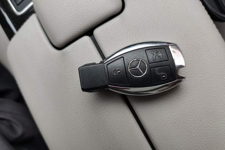 Used Mercedes-Benz E-Class 2009 E 300 Fashion Model Vehicle Key