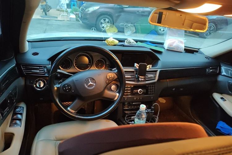 Used Mercedes-Benz E-Class 2009 E 300 Elegant Model Center Console