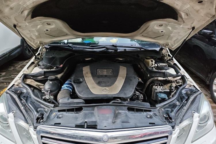 Used Mercedes-Benz E-Class 2009 E 300 Elegant Model Engine Bay