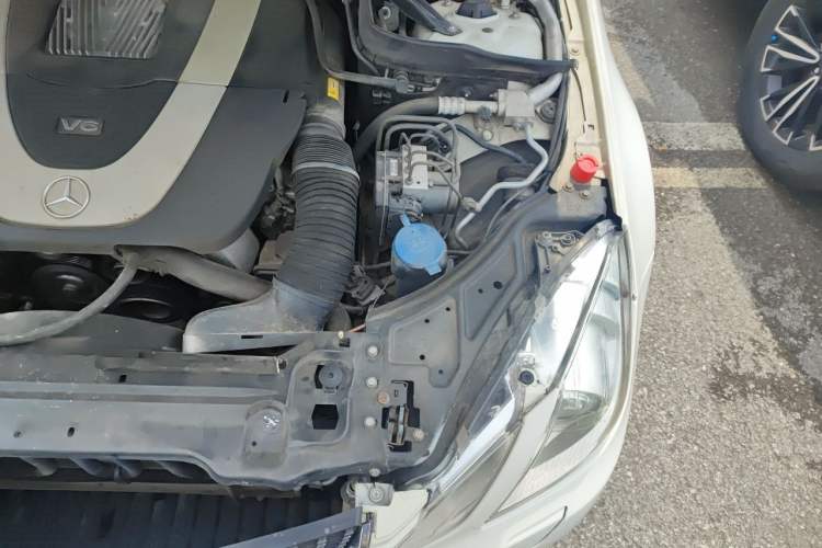 Used Mercedes-Benz E-Class 2009 E 350 Coupe Engine Bay Left