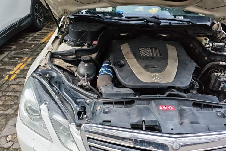 Used Mercedes-Benz E-Class 2009 E 300 Elegant Model Engine Bay Right