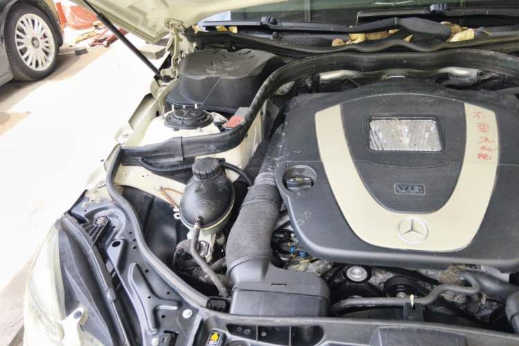 Used Mercedes-Benz E-Class 2009 E 300 Fashion Model Engine Bay Right