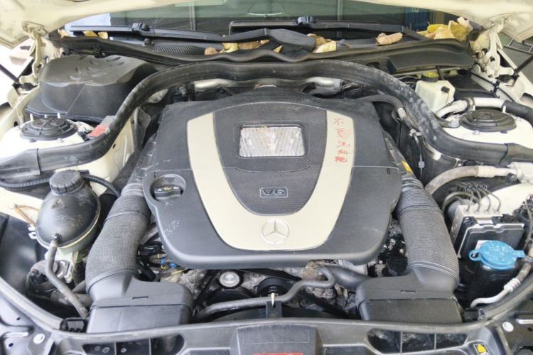 Used Mercedes-Benz E-Class 2009 E 300 Fashion Model Engine Bay