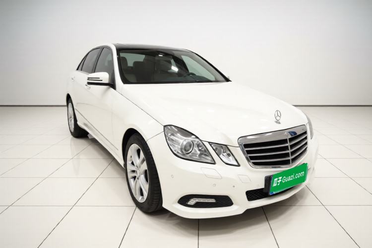 Used Mercedes-Benz E-Class 2009 E 300 Fashion Model Front Right 45 Deg