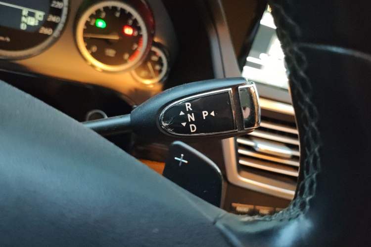 Used Mercedes-Benz E-Class 2009 E 300 Elegant Model Gear Lever