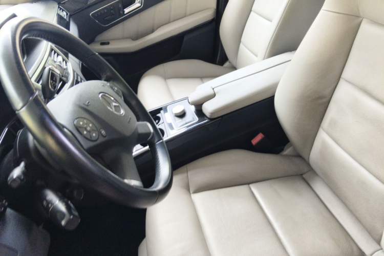 Used Mercedes-Benz E-Class 2009 E 300 Fashion Model Left Front Seat