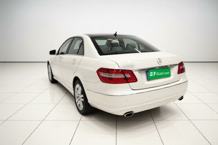 Used Mercedes-Benz E-Class 2009 E 300 Fashion Model Rear Left 45 Deg