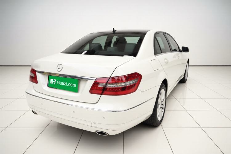 Used Mercedes-Benz E-Class 2009 E 300 Fashion Model Rear Right 45 Deg