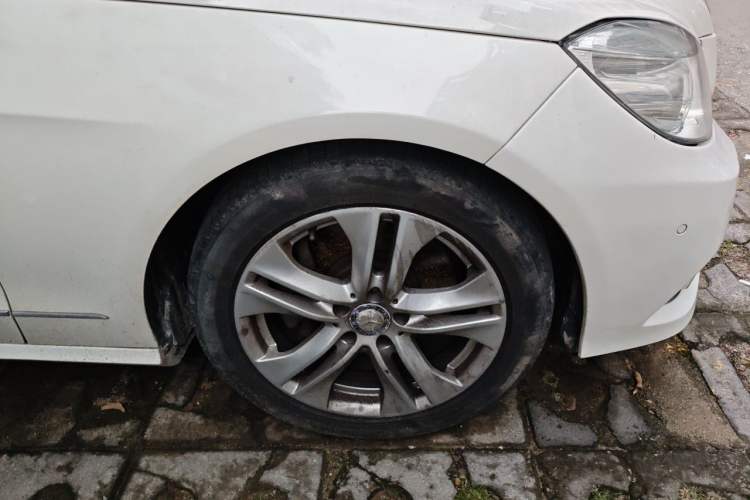 Used Mercedes-Benz E-Class 2009 E 300 Elegant Model Right Front Wheel Hub