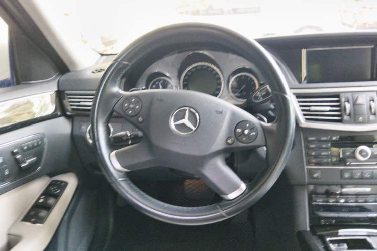Used Mercedes-Benz E-Class 2009 E 300 Fashion Model Steering Wheel