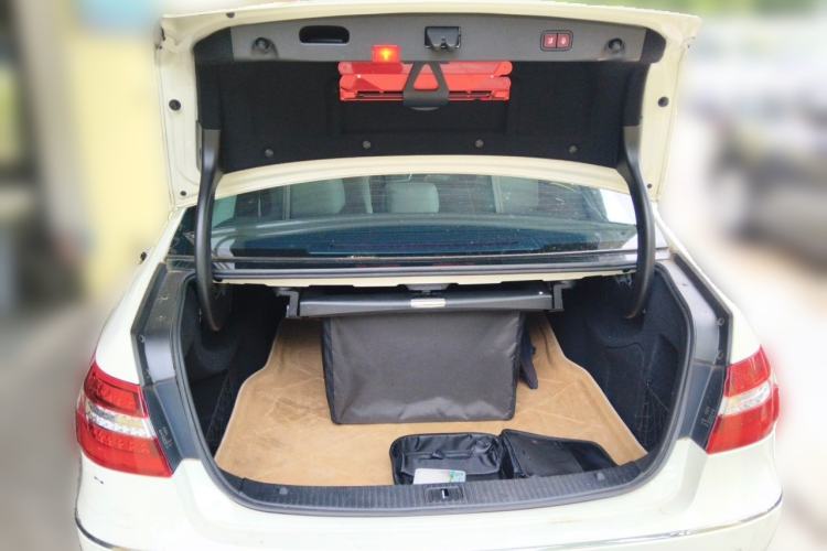 Used Mercedes-Benz E-Class 2009 E 300 Fashion Model Trunk